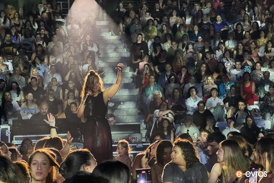 Η Νατάσσα Μποφίλιου έβαλε «φωτιά» στο Θέατρο Αλτιναλμάζη (video & φωτος)